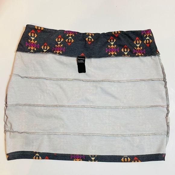 NOLLIE Aztec tribal colorful print gray mini skirt - Picture 7 of 7